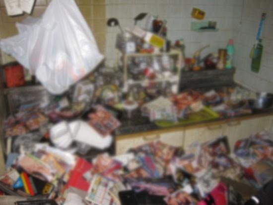 50岁日宅死在家中超1月 尸液被6吨小黄本吸干