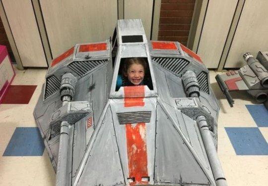 企鹅娘吐槽:正能量!日男子将小萝莉从鬼父手中